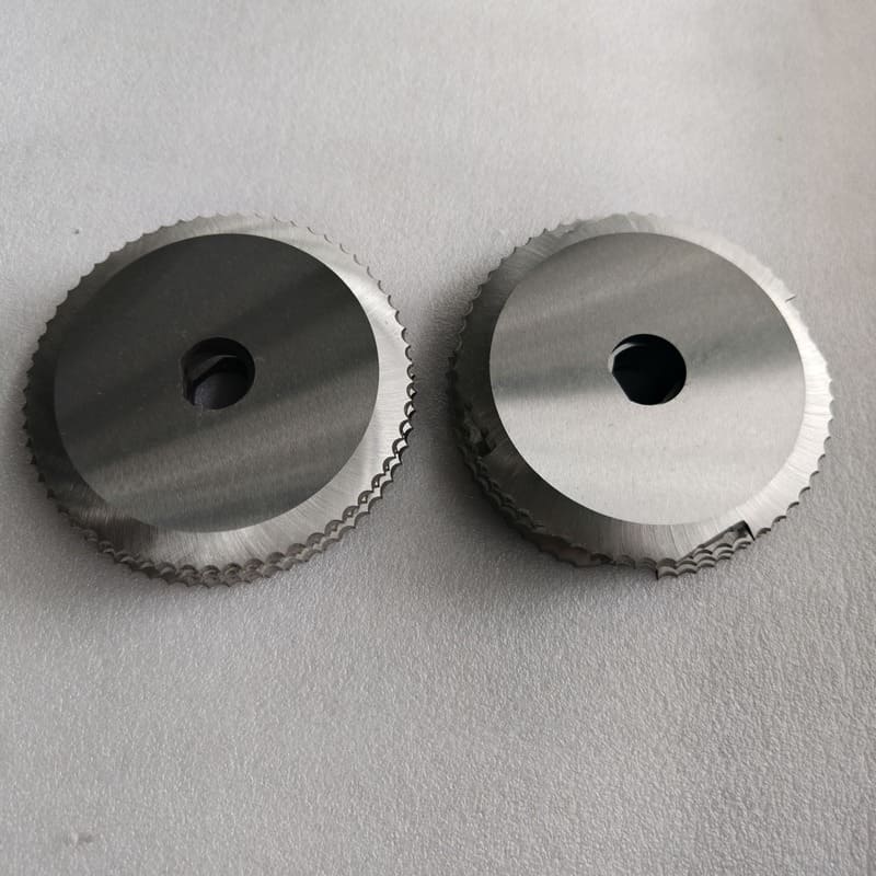 Alloy steel serrated meat slitting circular blades